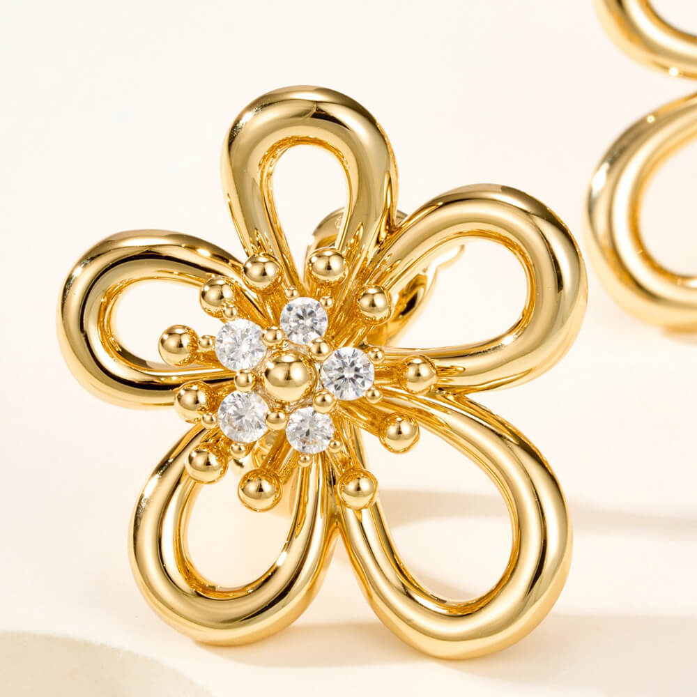 VCA Flowerlace Earrings
