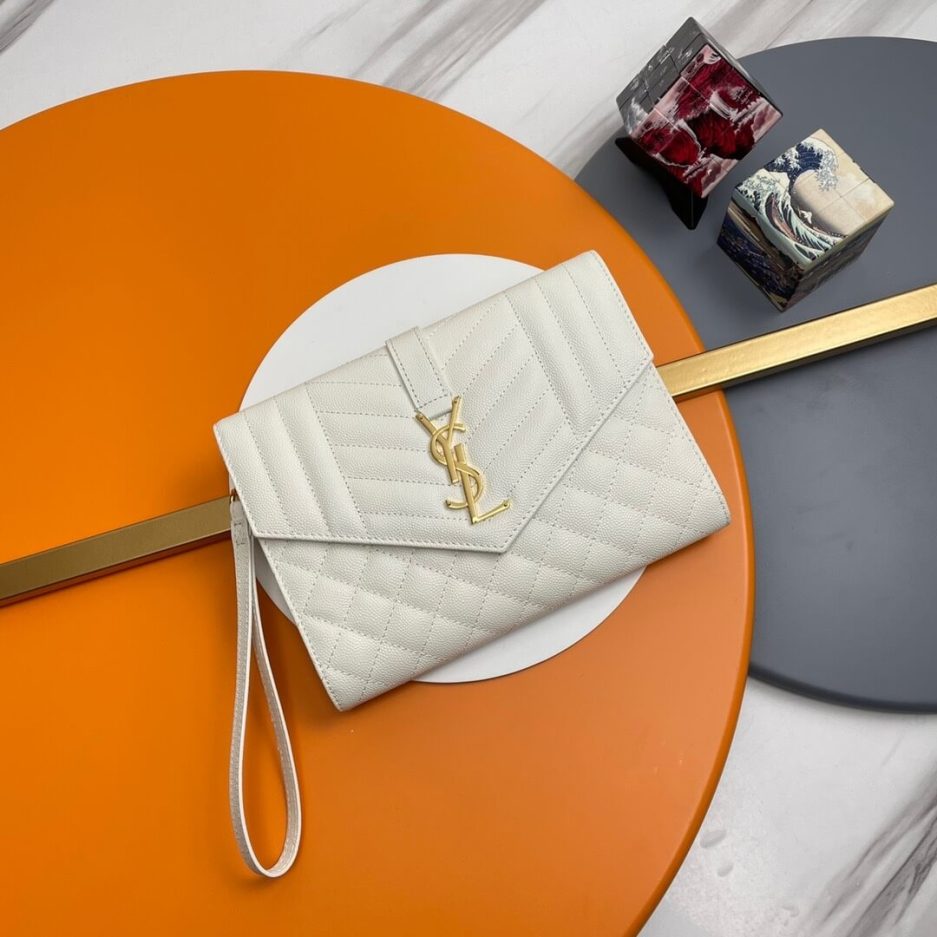 Y51 CASSANDRE matelassé leather flap clutch