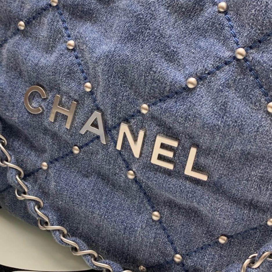 Ch**el 22 SMALL HANDBAG