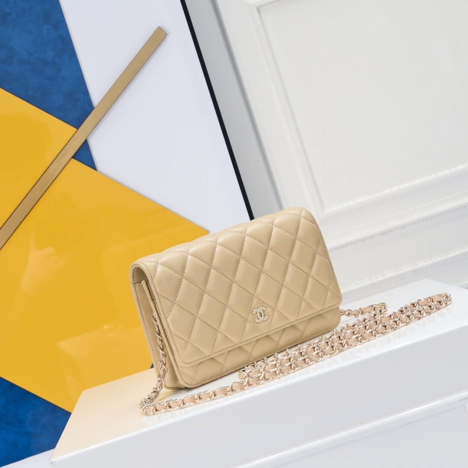 Ch**el classic chain wallet