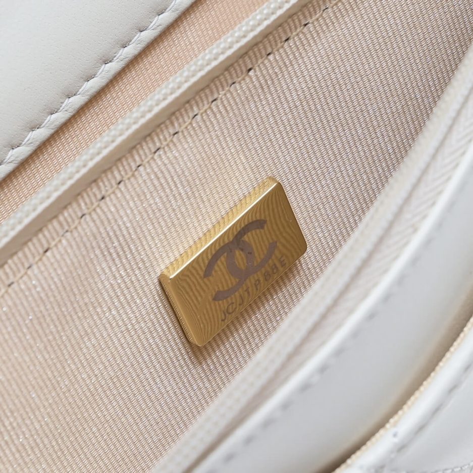 Ch**el classic chain wallet
