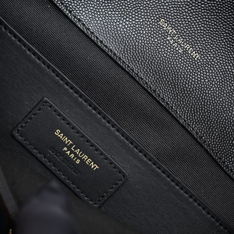Y51 ENVELOPE MEDIUM IN QUILTED GRAIN DE POUDRE EMBOSSED LEATHER