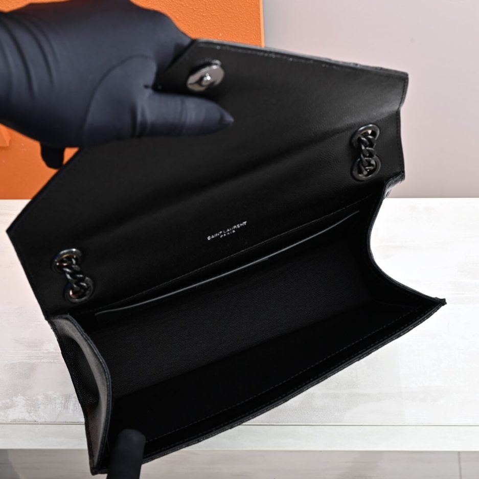 Y51 ENVELOPE MEDIUM IN QUILTED GRAIN DE POUDRE EMBOSSED LEATHER