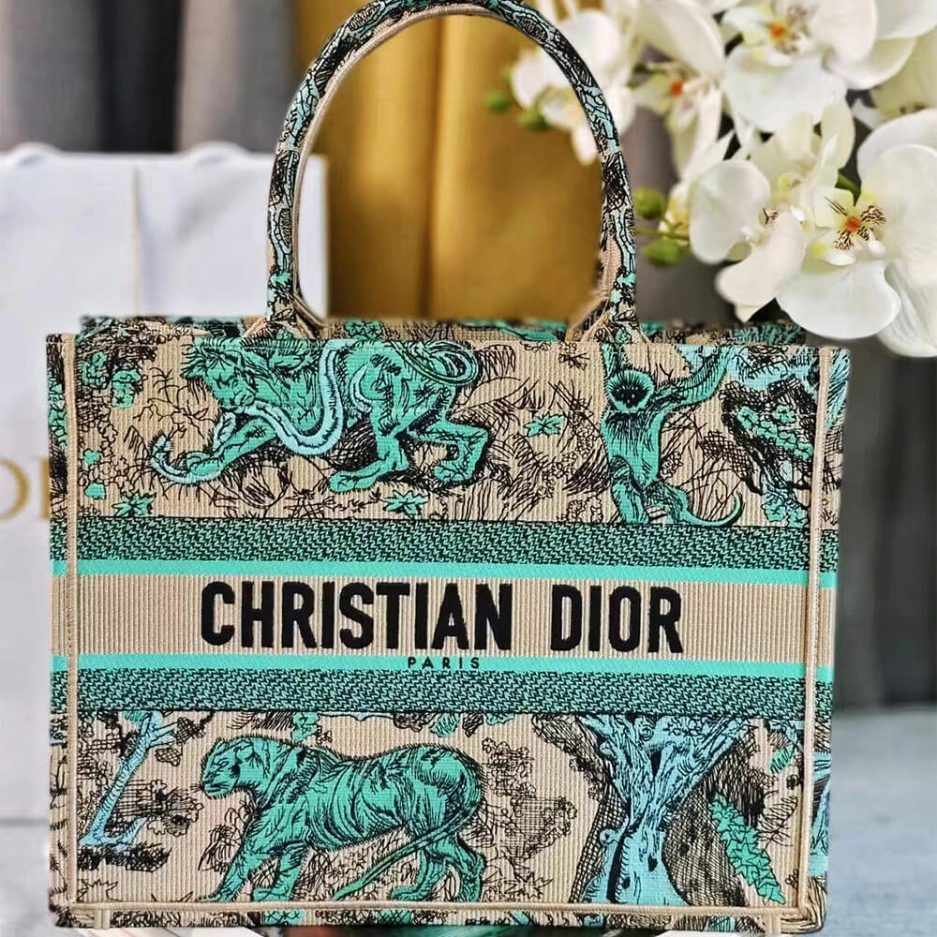 Medium D10r Book Tote
