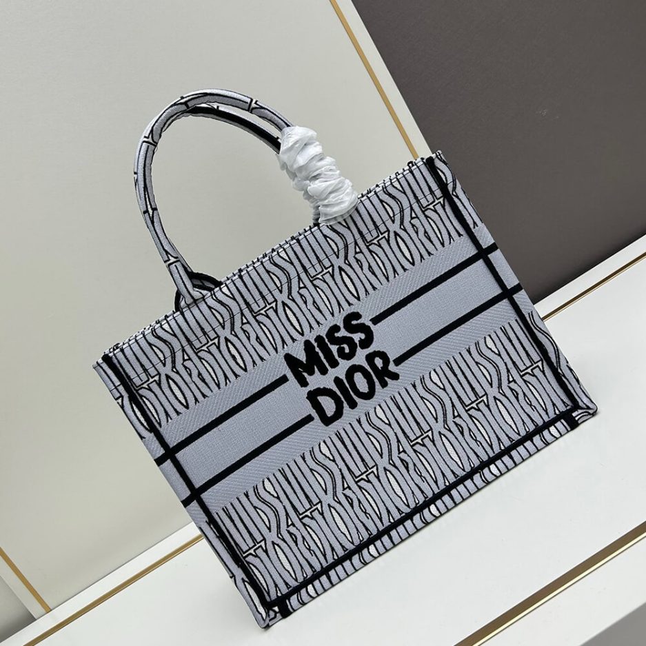 Medium D10r Book Tote