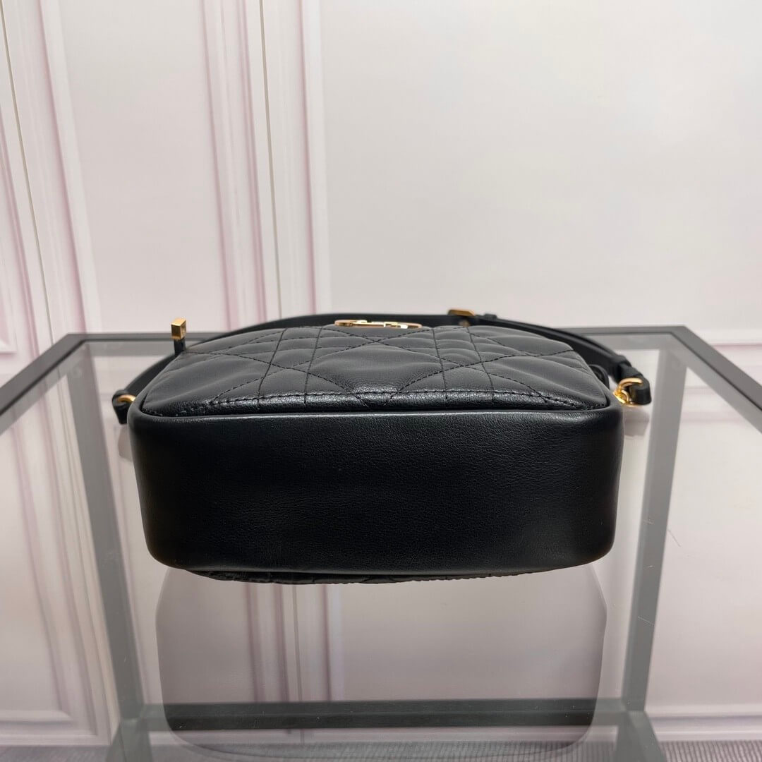 Small D10r Caro top handle camera bag