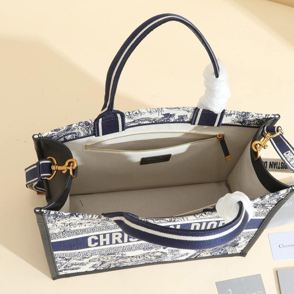 Medium D10r Book Tote
