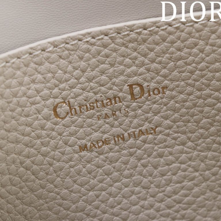 D10r Medium Signature Bucket Bag